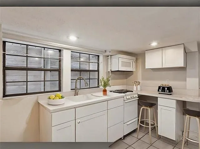 2320 Chartres St #B — Photo 6