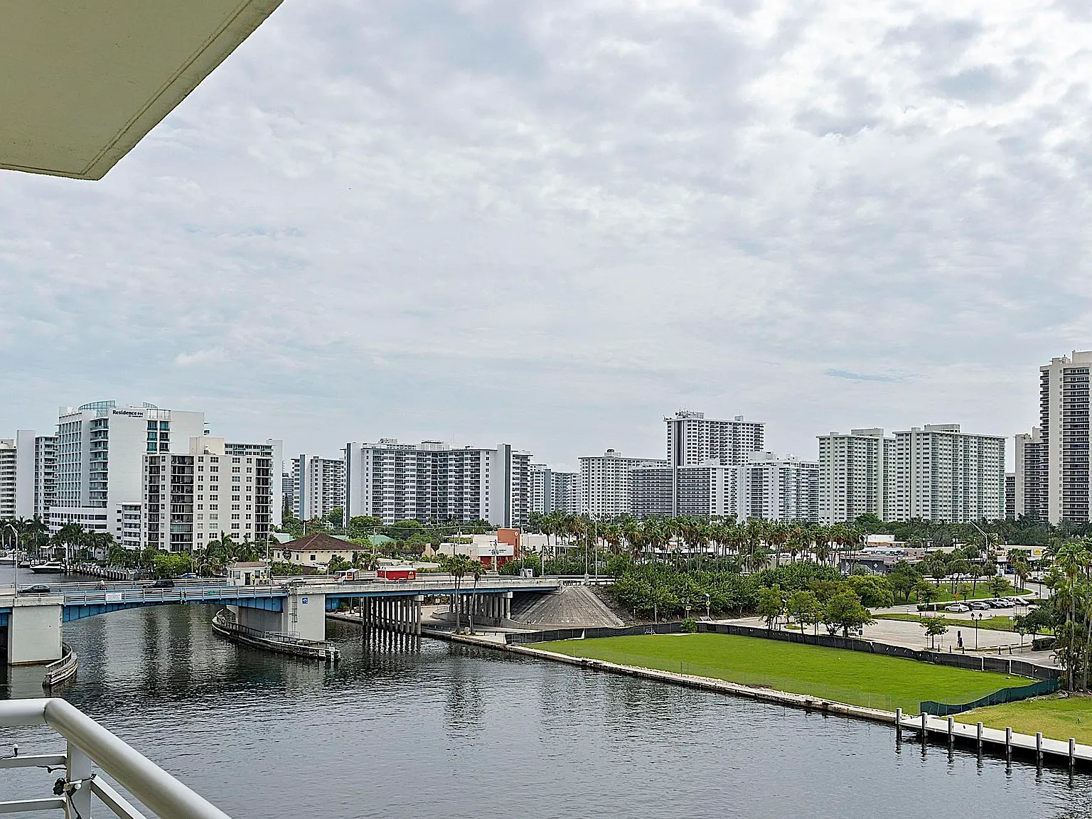 Lauderdale Tower — Photo 2