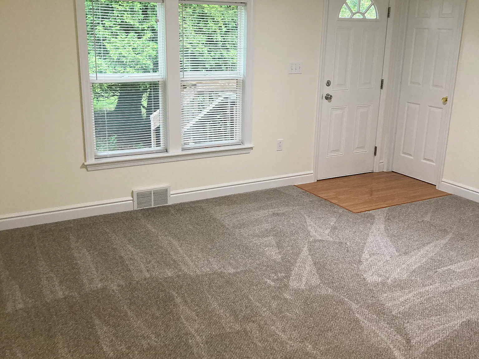 2 bed, 1000 sqft, $1,250 — Photo 2