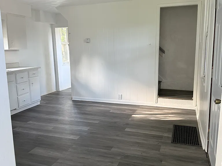 133R Sell St — Photo 5