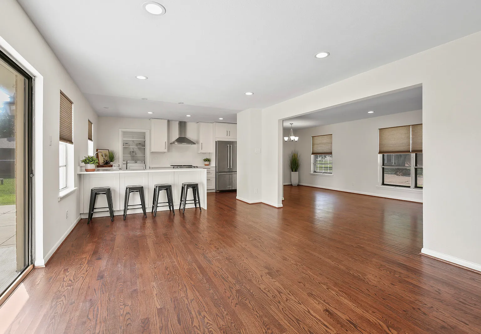 3 bed, 1595 sqft, $2,350 — Photo 4