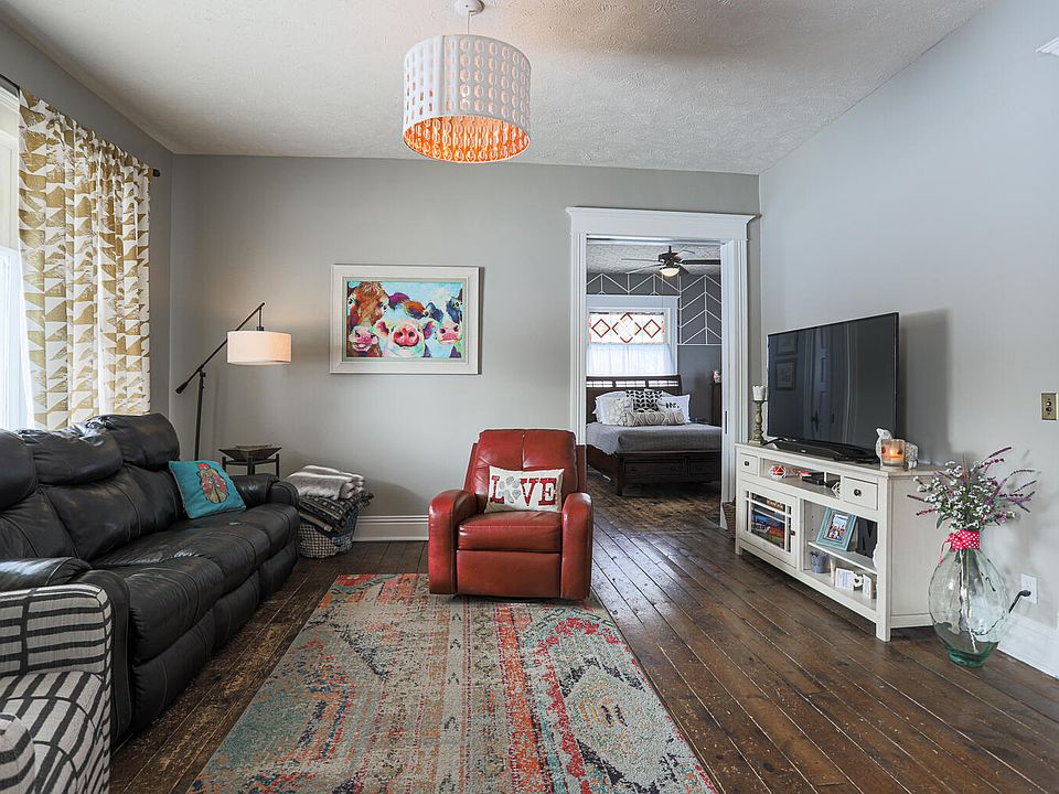 107 E Main St, Treynor, IA 51575 Zillow