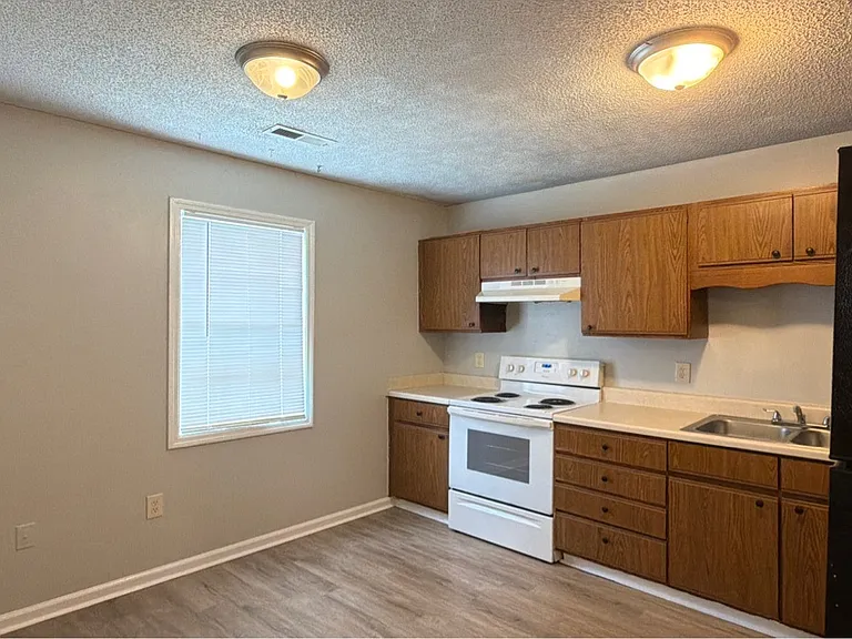 4303 Chalet Cir NW — Photo 4