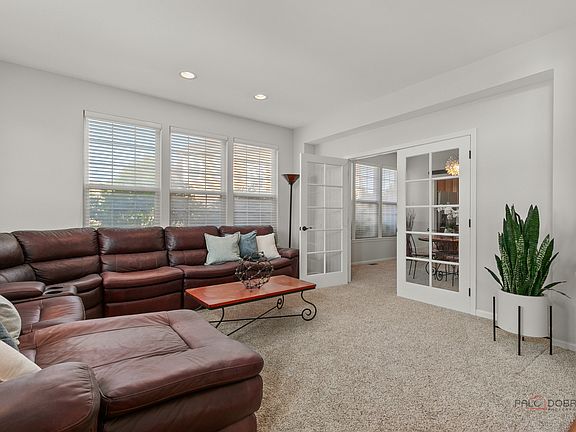 4th image of 332 Colonial Dr