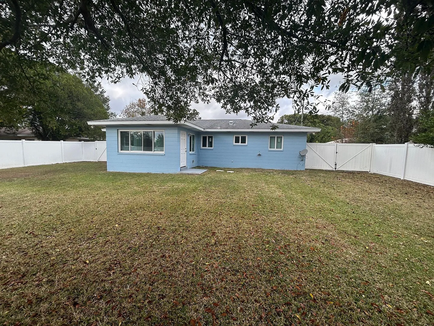 Charming 2-bedroom 1-bath home — Photo 4