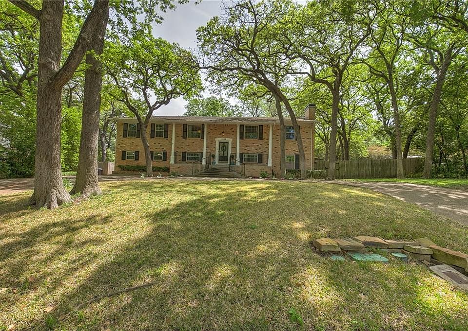 1st image of 2608 Black Oak Ln