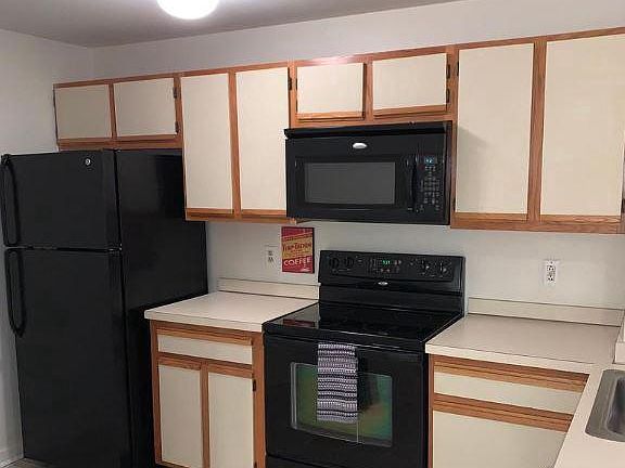 2nd image of Unit 1025 N Madison St Unit 1025-208