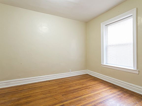 3rd image of 186 Kensington Ave #2E