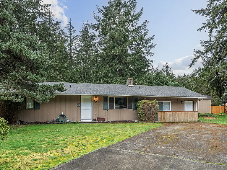 9408 Columbine Cir W — Photo 24