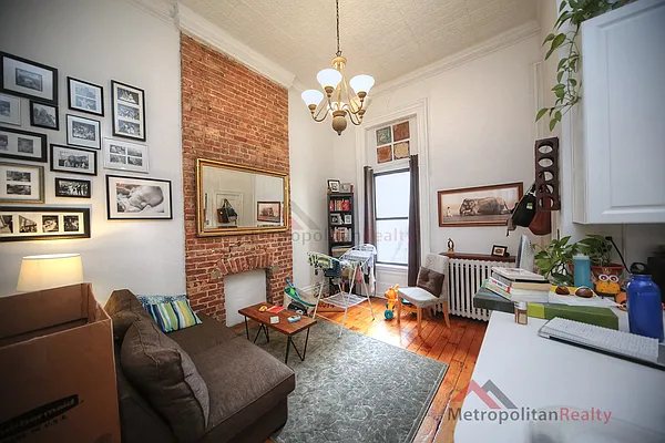 Rented by Metropolitan Realty | media 8