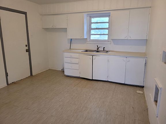 3rd image of 803 E Erskine St