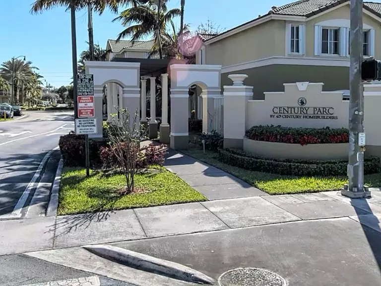 8846 W Flagler St #5 — Photo 1