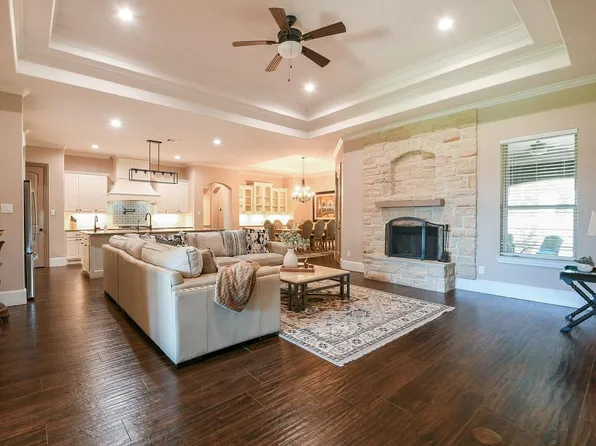 1682 Opal Trl, Willis, TX 77378