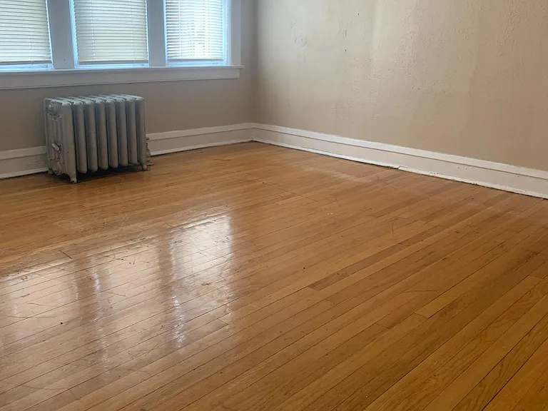 1639 W 80th St #2 — Photo 6