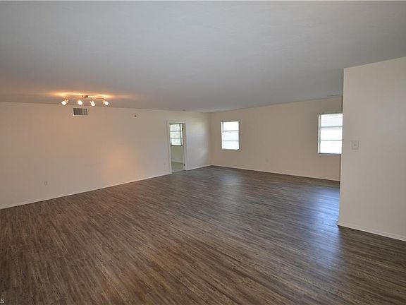5th image of 584 Val Mar Dr