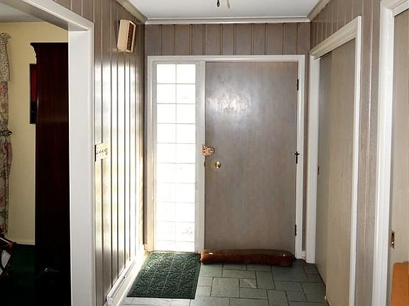 5th image of 50 Kelton Ct