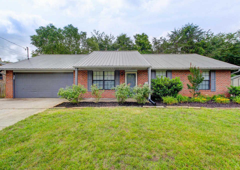 1st image of 4506 Hooks Ln