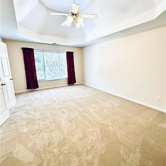 811 Valley Dr — Photo 13