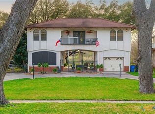 110 Lakeside Dr, Seguin, TX 78155