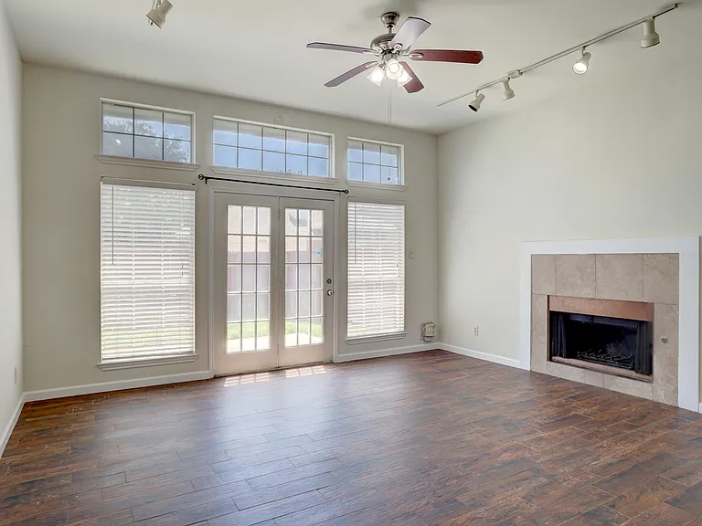 1821 Chattham Ct — Photo 14