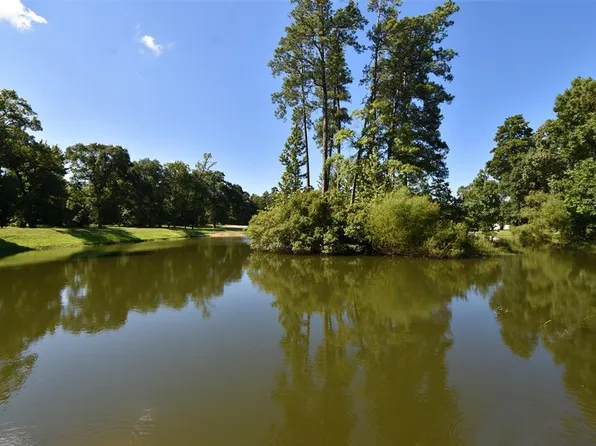 15 Wedgewood Blvd, Conroe, TX 77304