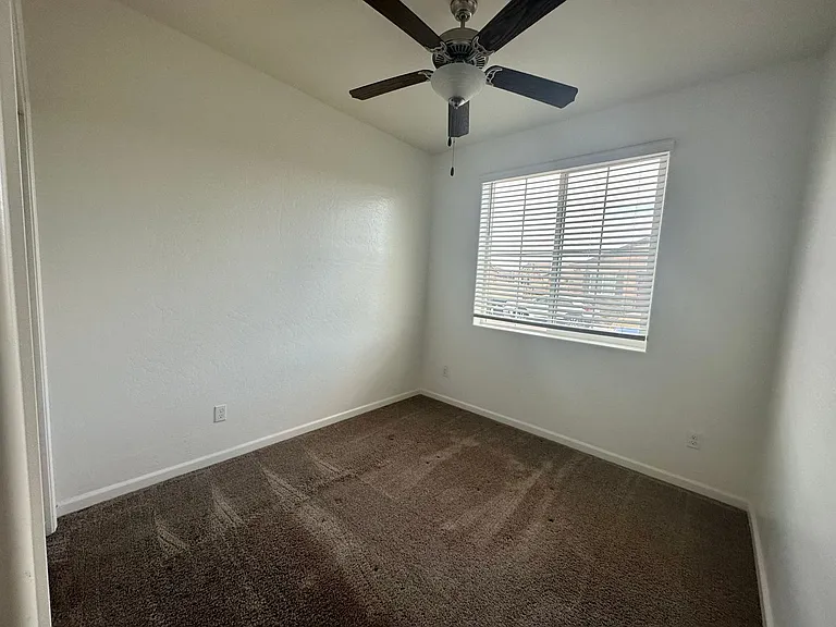 3233 N Kent St — Photo 10