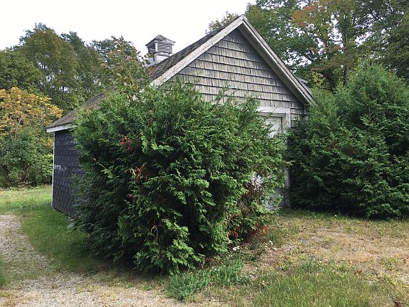 Detached garage