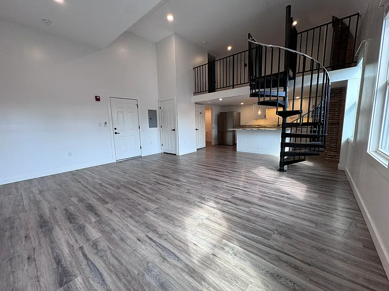 84 Main St #5 — Photo 7