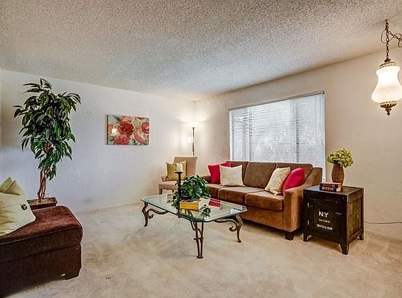 4th image of 28027 Glenmeade Way