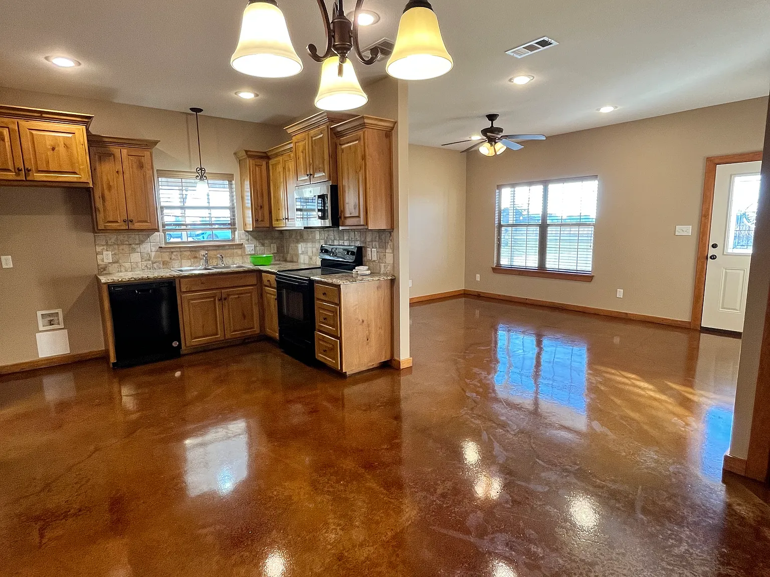 2 bed, 1100 sqft, $1,500 — Photo 3