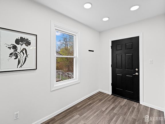 3rd image of 255 6th Ave