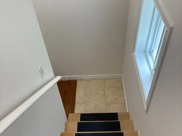 48 Londonderry Dr #Basement, Hamilton, ON L9K 1P7