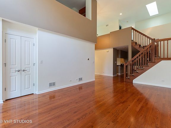 4th image of 1457 N Milwaukee Ave