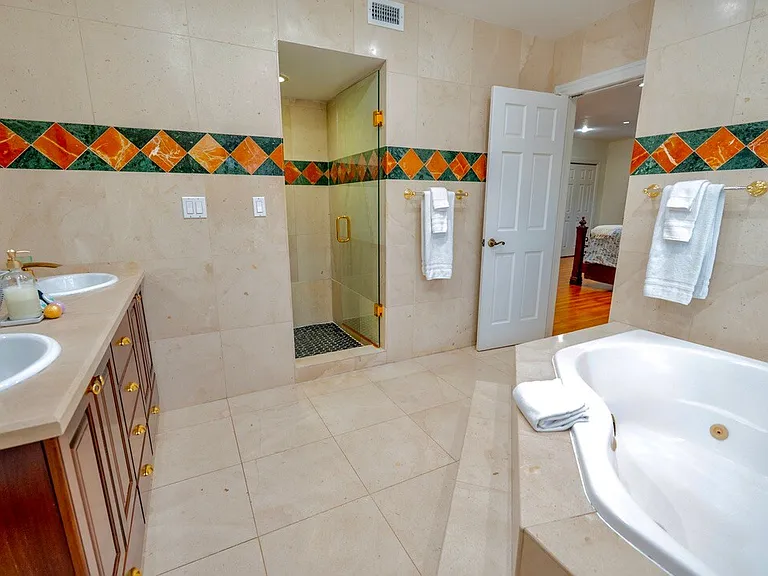3060 S Miami Ave — Photo 7