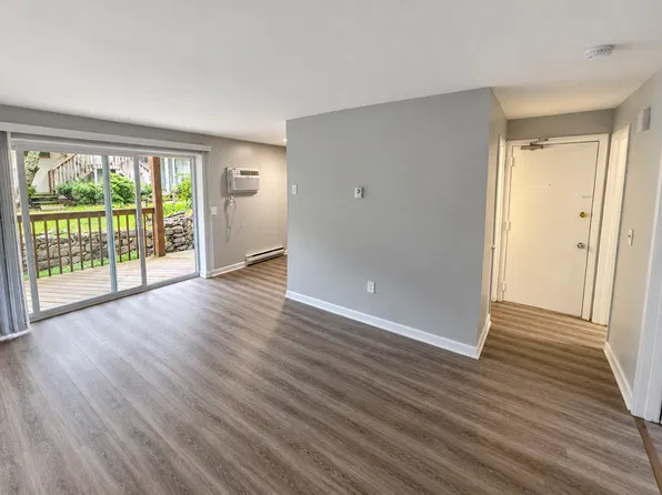 Courtview Square Apartments, 309 Crystal Ave APT 09E, New London, CT 06320
