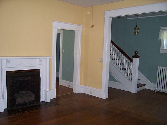 4th image of 303 Pine St