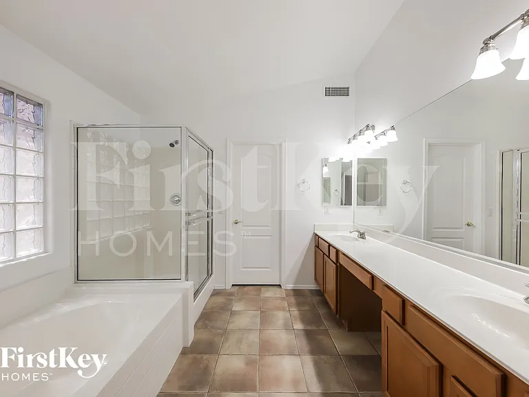 7834 W Robin Ln — Photo 11