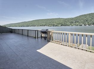 143 Pinecliff Lake Dr, West Milford, NJ 07480