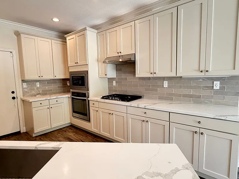 5798 Mapleview Dr — Photo 8