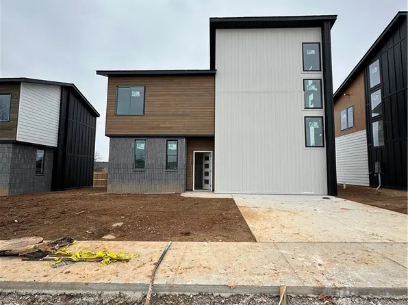 2402 S 27th St, Rogers, AR 72758