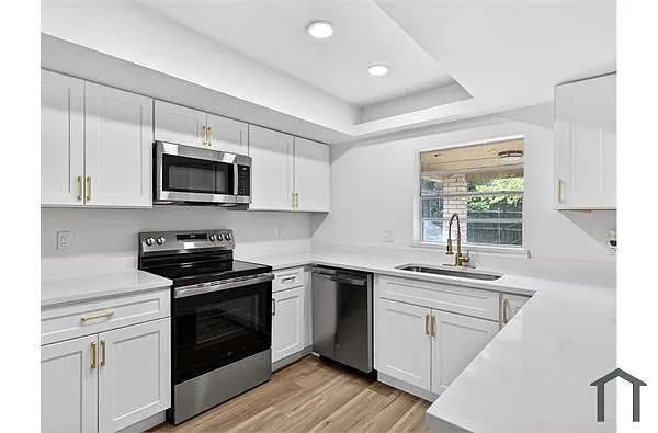 Building Photo - 709 Brookview Dr