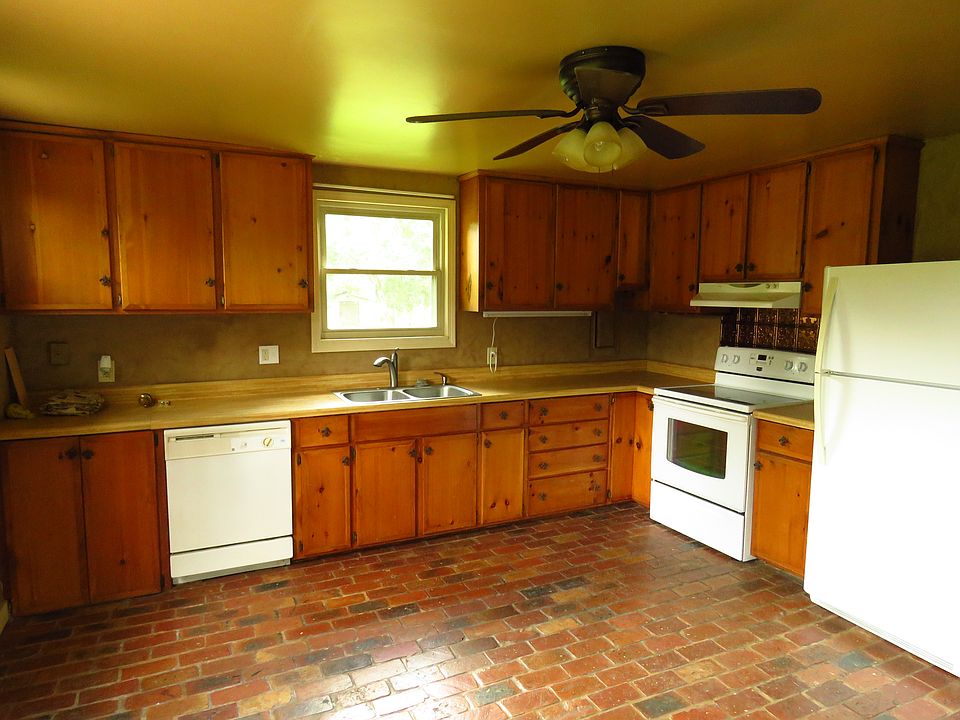 2nd image of 714 Brown Ave