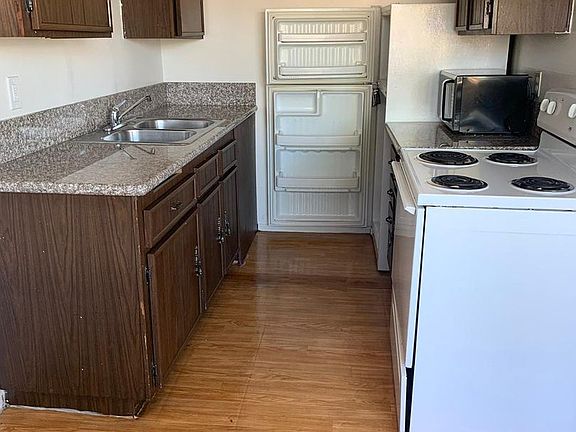 3rd image of 1541 E Harmon Ave APT 206