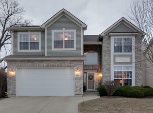 18232 W Banbury Dr, Gurnee, IL 60031