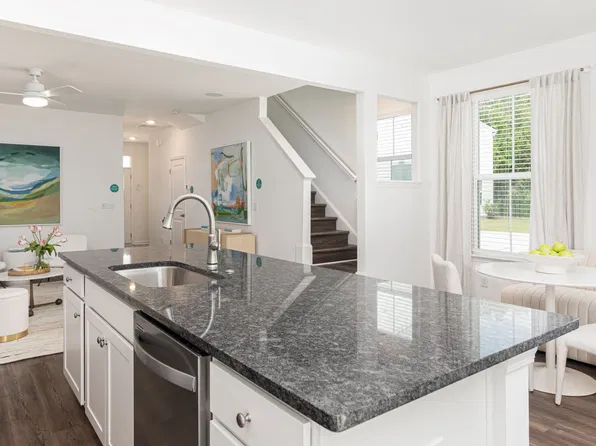 546 Trotters Ln, Moncks Corner, SC 29461
