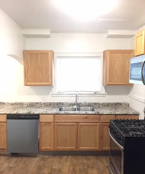 1034 Hall St SE — Photo 8