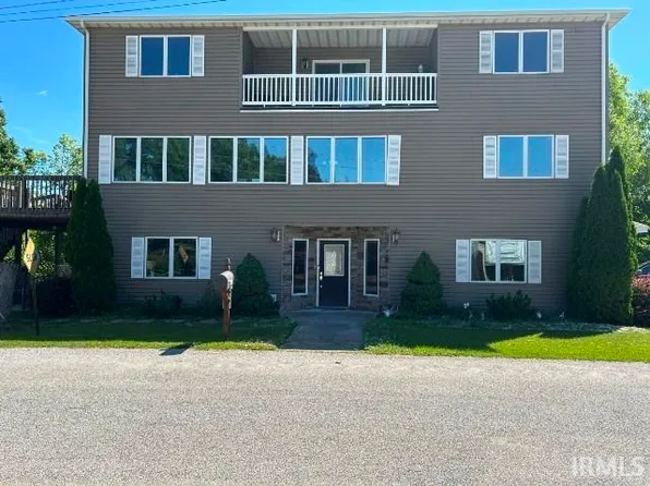 8514 N Tippecanoe Dr, Walkerton, IN 46574