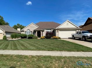 1301 Oaktree Ct, Oregon, OH 43616