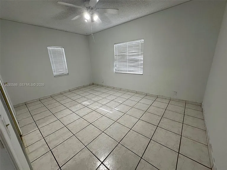 2135 Lincoln St — Photo 3
