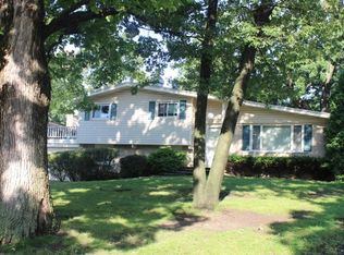 1150 Lomond Dr, Mundelein, IL